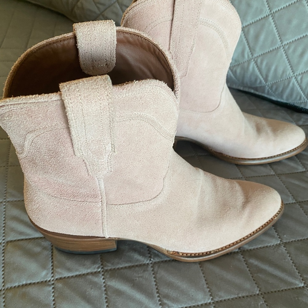 The Lucy Tecovas, size 9 Pink suede